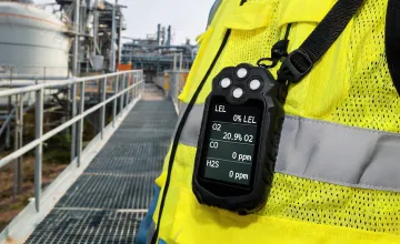 Portable gas detector in refinery